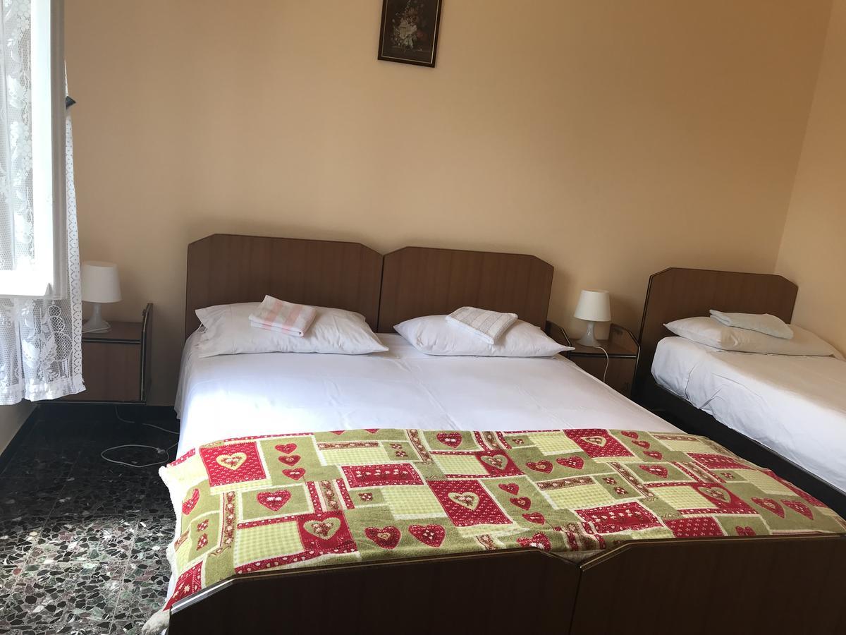 Albergo Delfino San Pietro d'Olba Kültér fotó