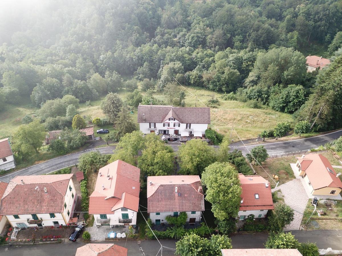 Albergo Delfino San Pietro d'Olba Kültér fotó