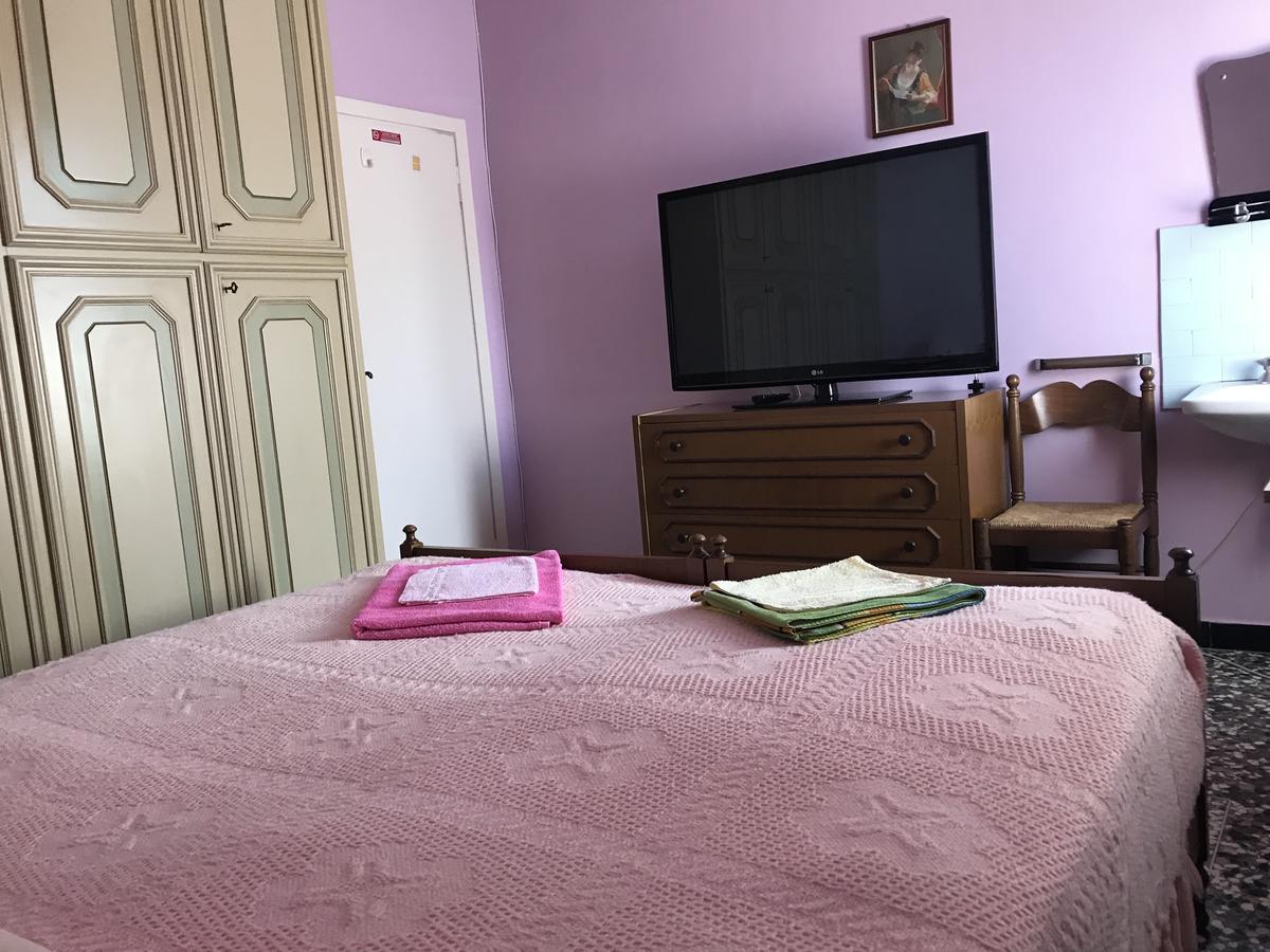 Albergo Delfino San Pietro d'Olba Kültér fotó